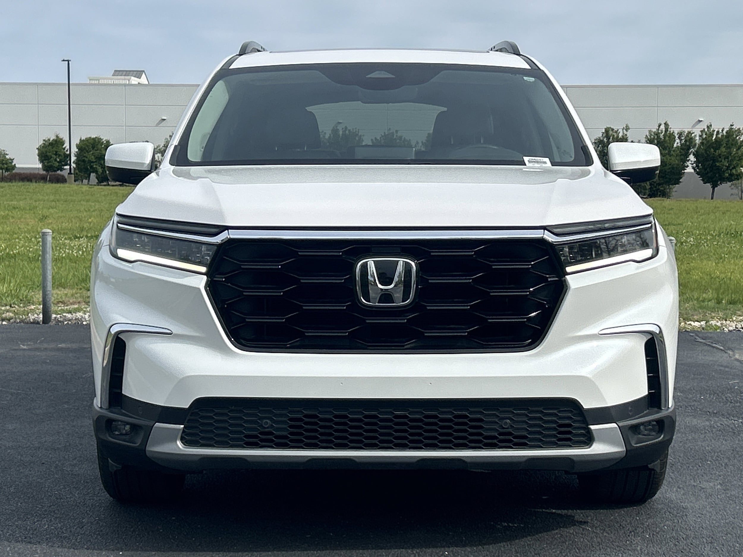 2025 Honda Pilot Touring photo 2