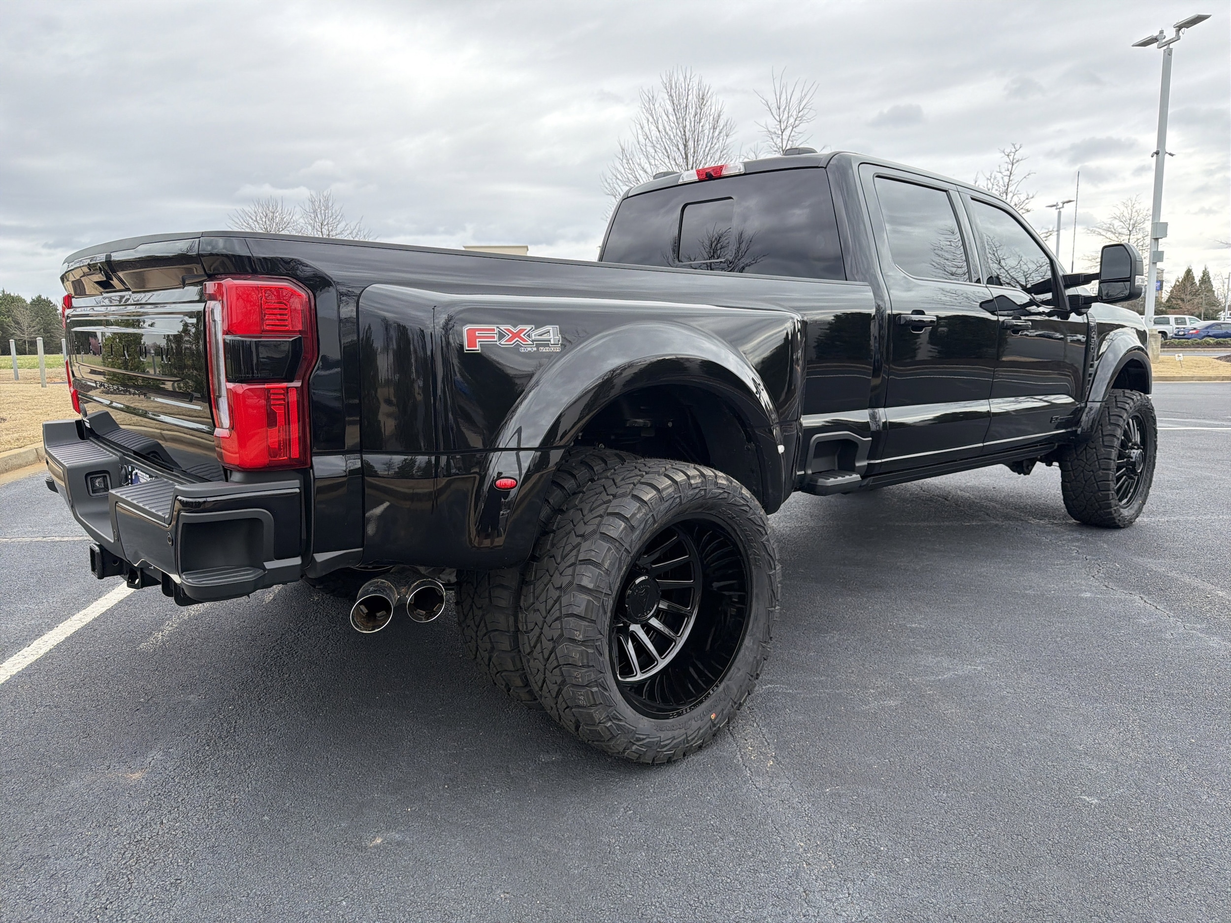 2025 Ford F-450 photo 3
