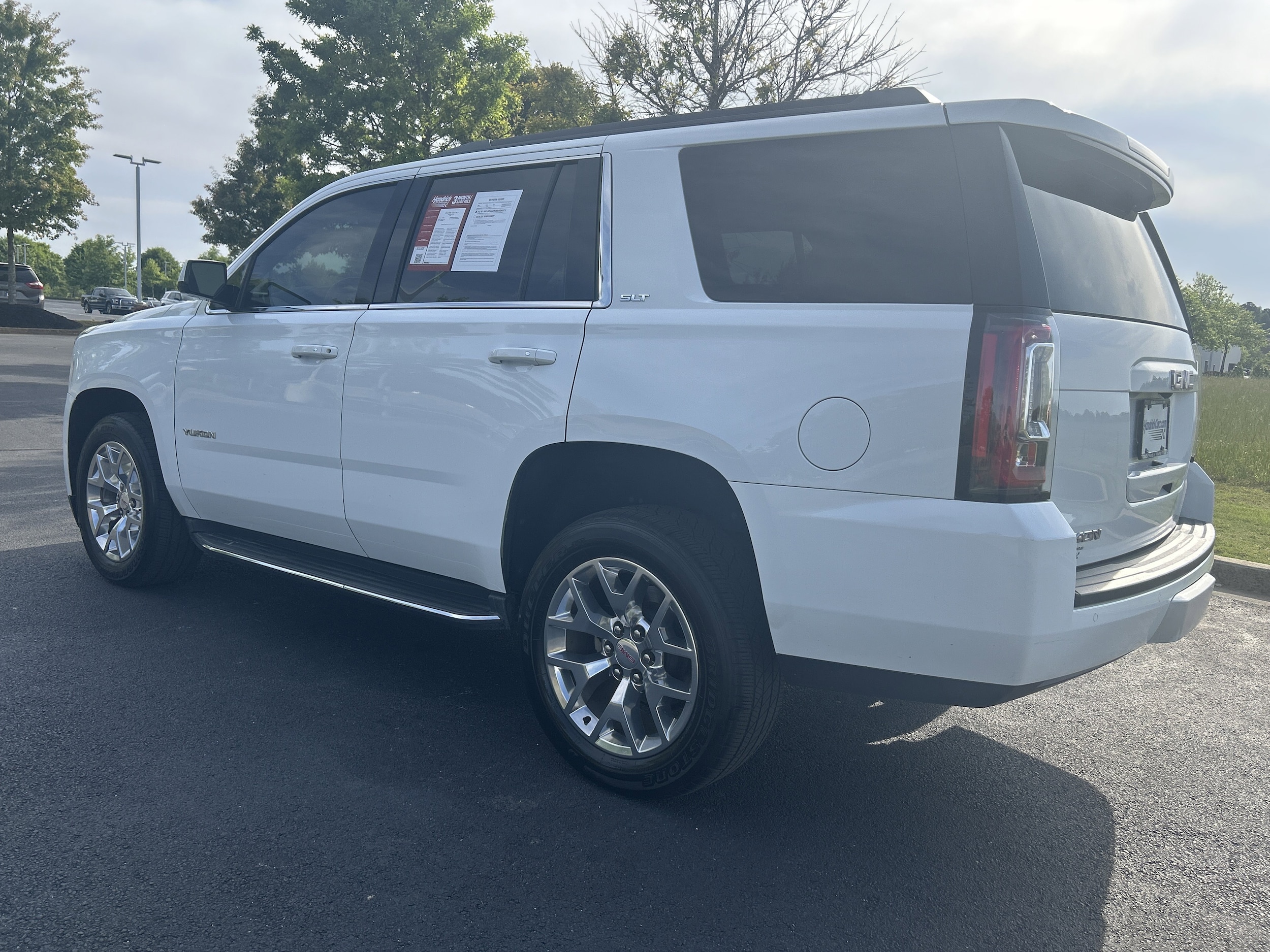 2016 GMC Yukon SLT photo 3