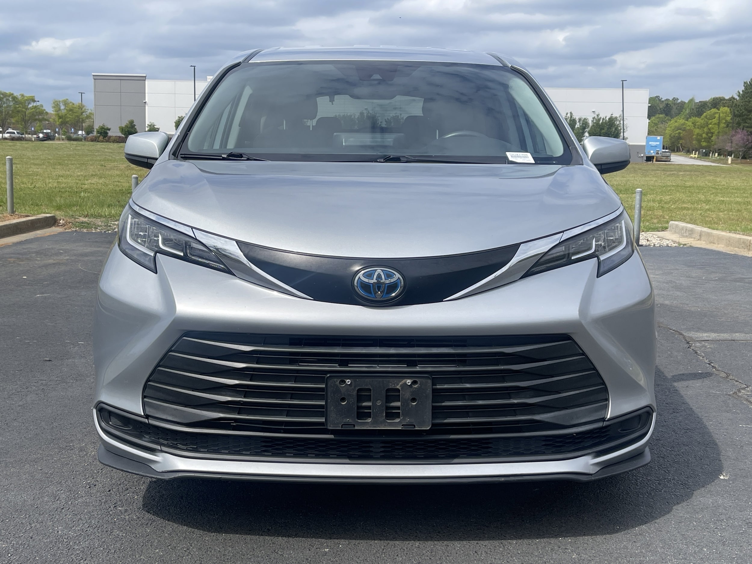 2021 Toyota Sienna LE 8 Passenger photo 2