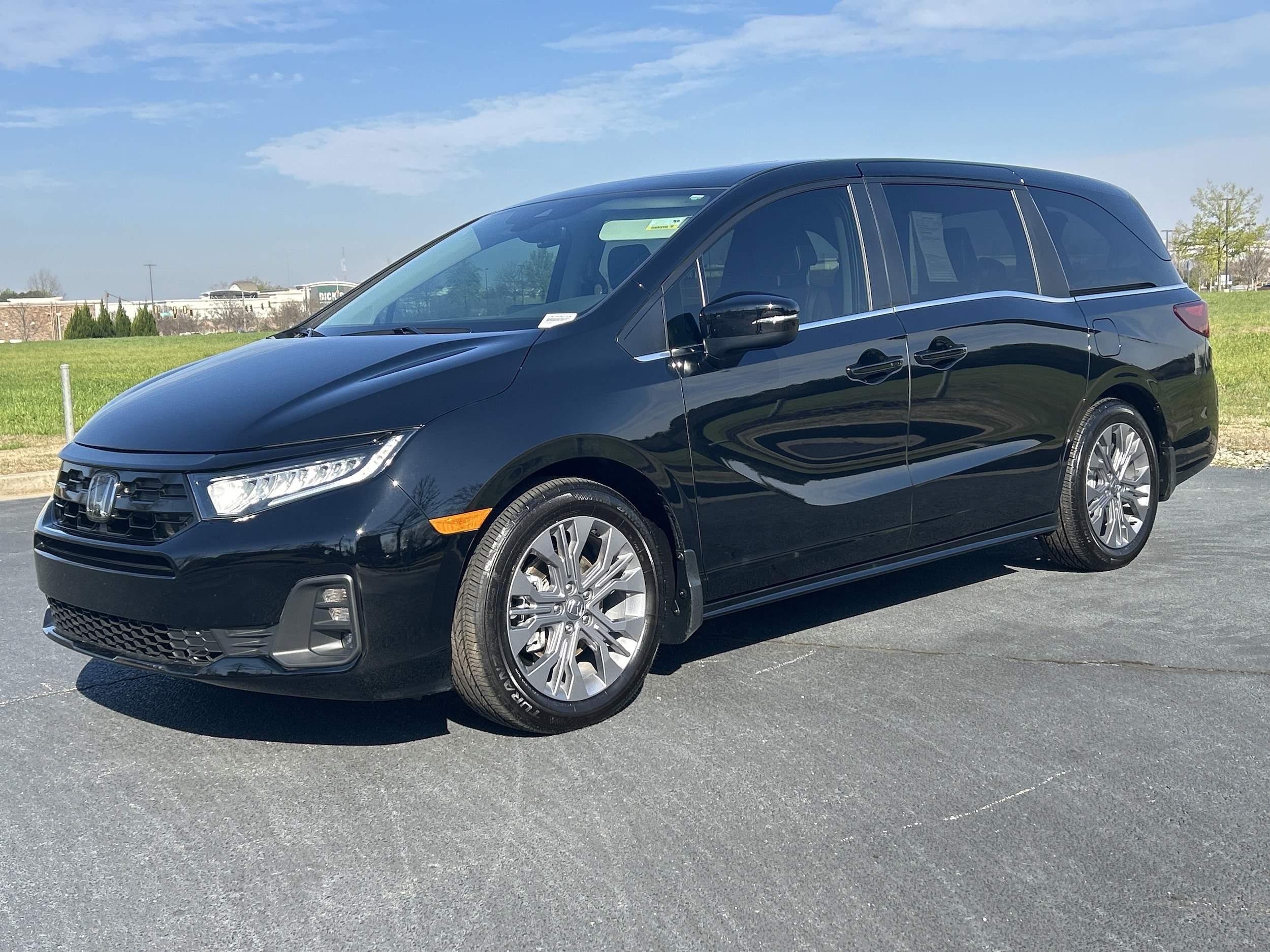 2026 Honda Odyssey Touring photo 4