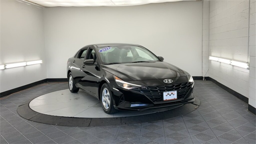 Used 2023 Hyundai Elantra SE Sedan