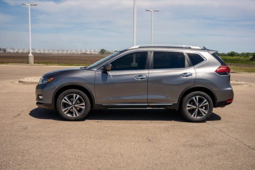 Used 2017 Nissan Rogue SL SUV