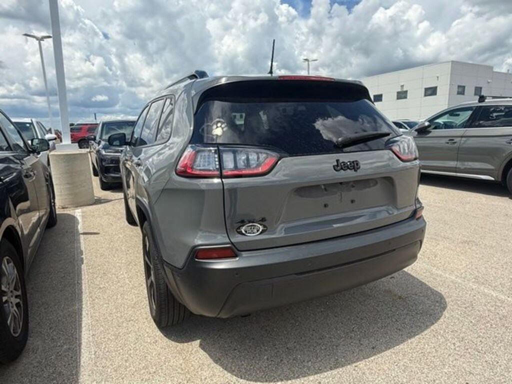 Used 2023 Jeep Cherokee Altitude Lux SUV