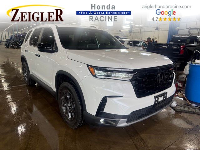 2025 Honda Pilot TrailSport AWD's photo