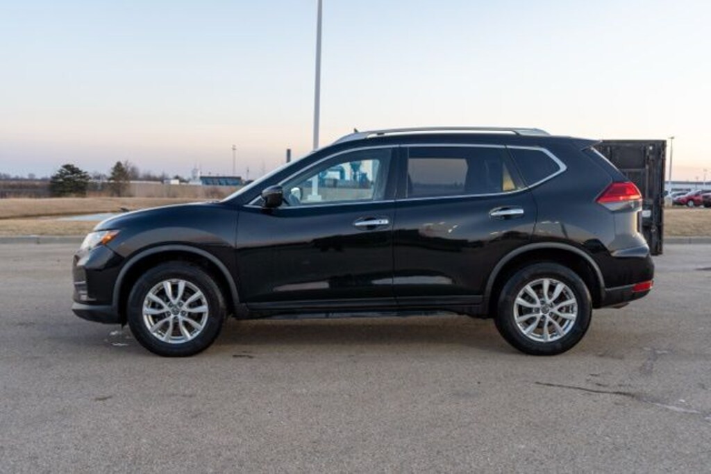 Used 2017 Nissan Rogue SV SUV
