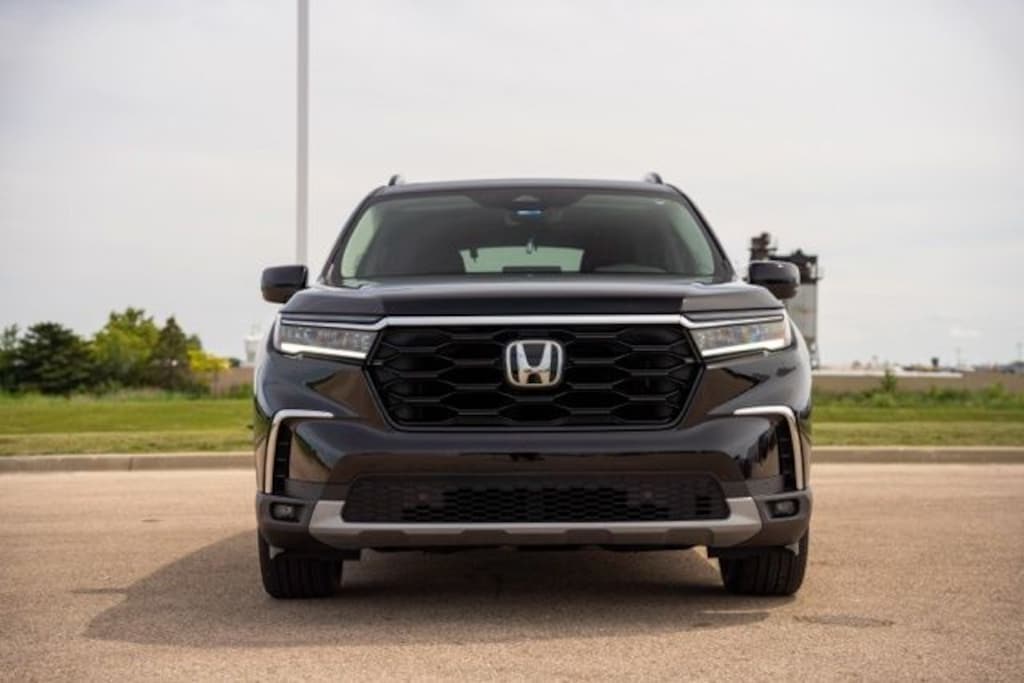 Used 2025 Honda Pilot Touring SUV