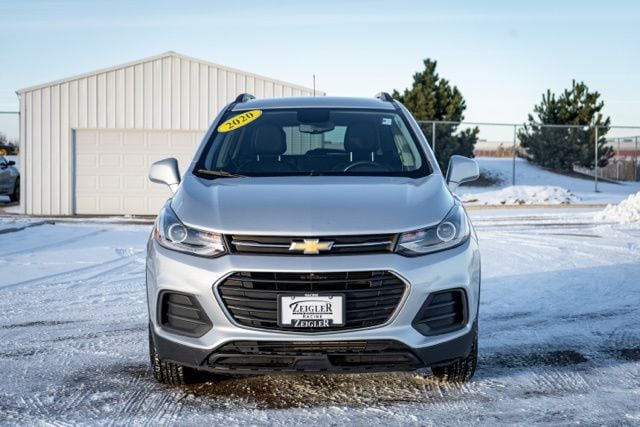 Used 2020 Chevrolet Trax LT with VIN KL7CJPSB5LB337982 for sale in Sturtevant, WI