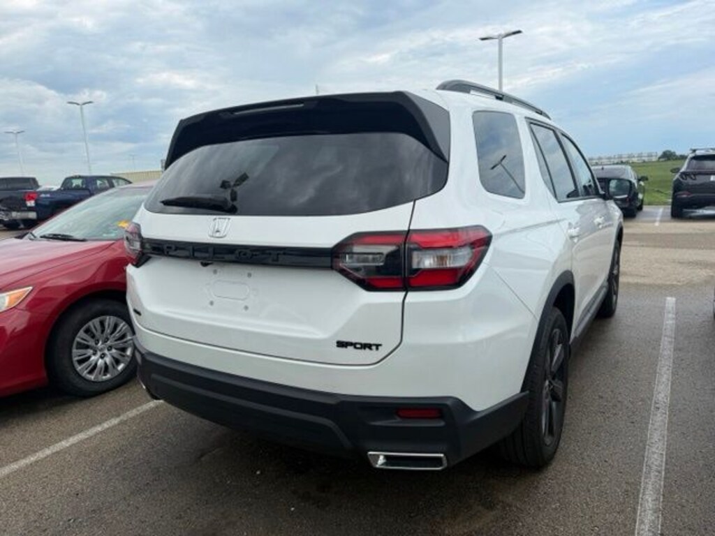 Used 2025 Honda Pilot Sport SUV