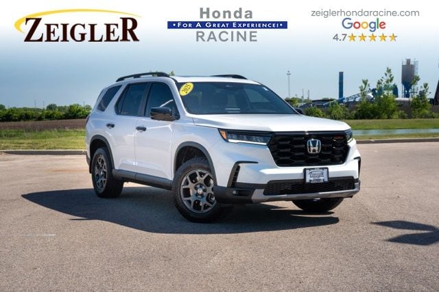 2025 Honda Pilot TrailSport AWD's photo