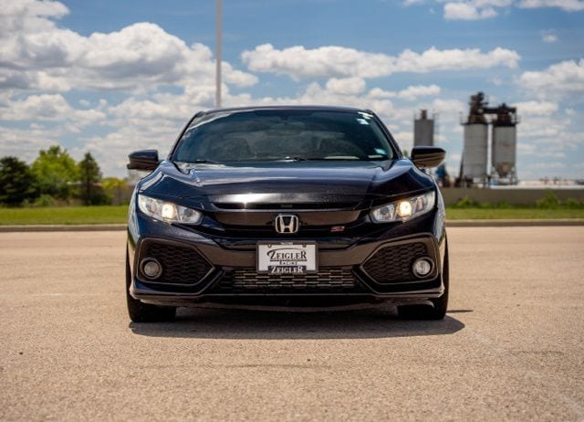 Used 2018 Honda Civic Si with VIN 2HGFC3A5XJH751067 for sale in Sturtevant, WI