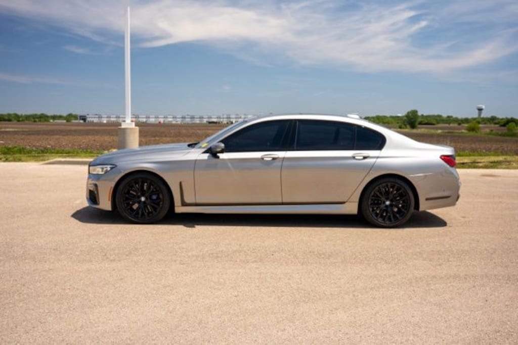 Used 2022 BMW 740i Sedan
