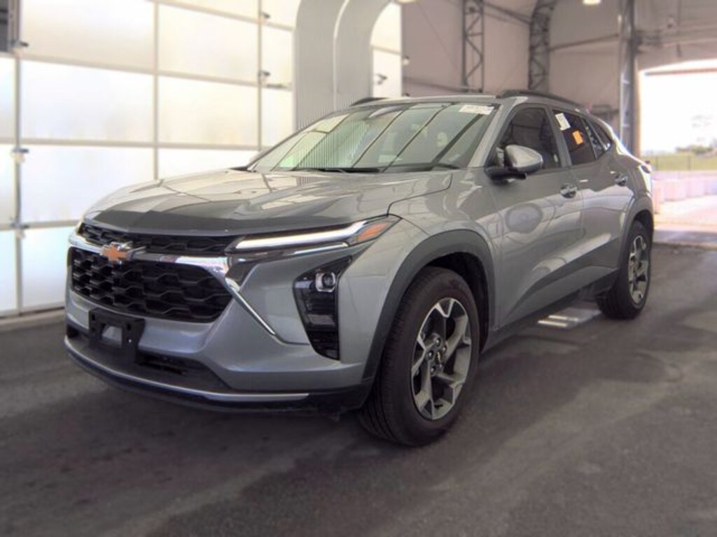 Used 2025 Chevrolet Trax LT SUV