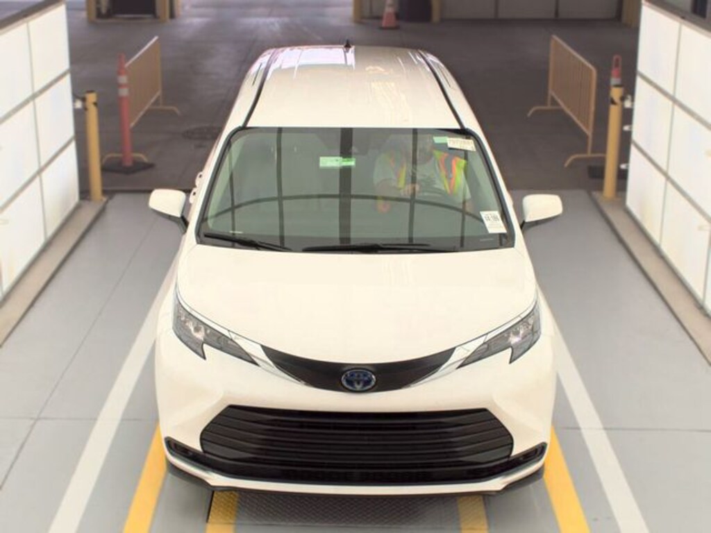 Used 2025 Toyota Sienna LE 8 Passenger Van Passenger Van