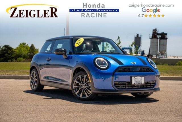 2025 MINI Hardtop Cooper's photo