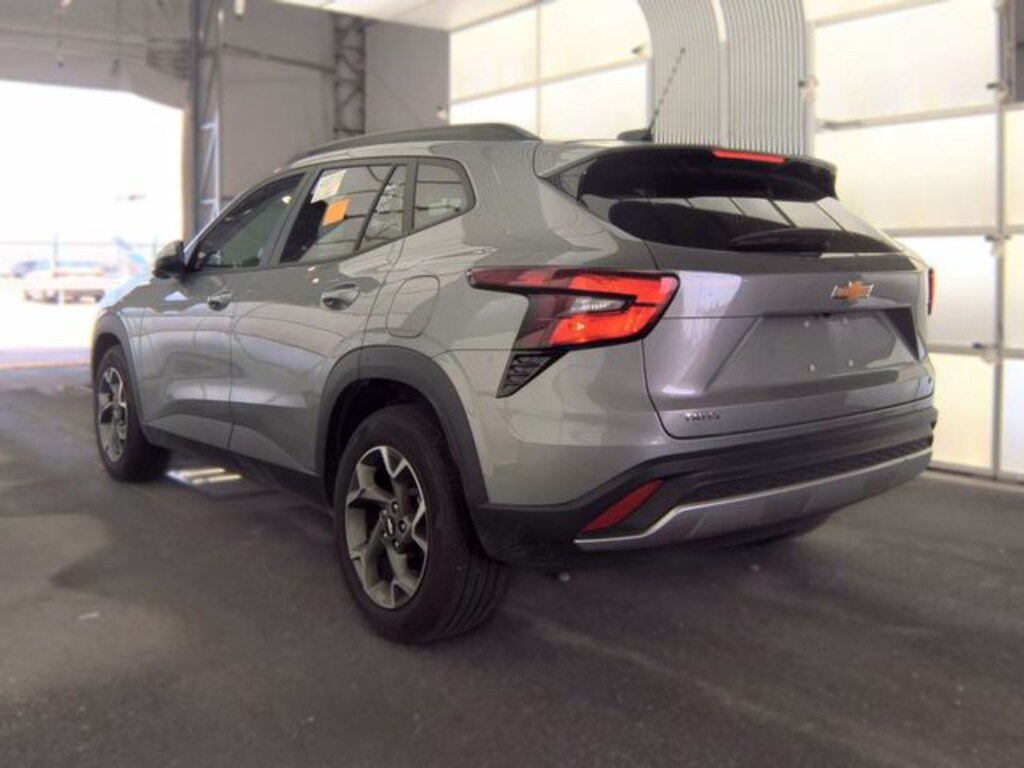 Used 2025 Chevrolet Trax LT SUV