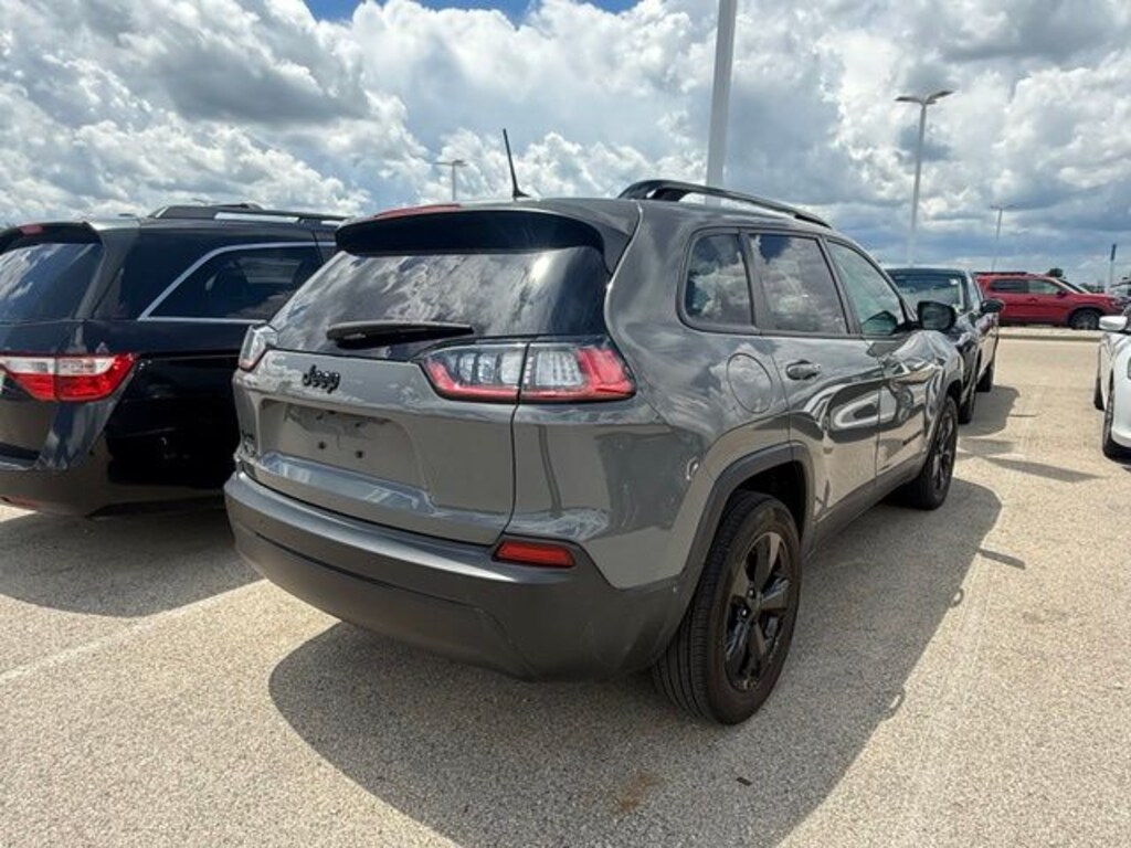 Used 2023 Jeep Cherokee Altitude Lux SUV