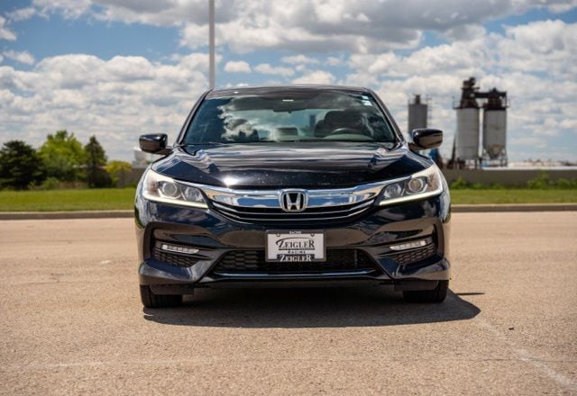 Used 2017 Honda Accord Sport SE with VIN 1HGCR2F18HA253301 for sale in Sturtevant, WI