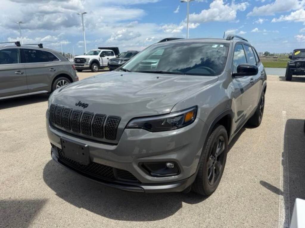 Used 2023 Jeep Cherokee Altitude Lux SUV