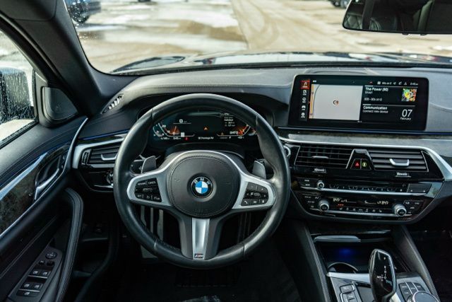 2023 BMW M550I - Image 13