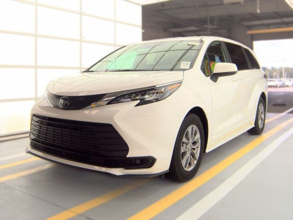 Used 2025 Toyota Sienna LE 8 Passenger Van Passenger Van