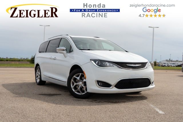 2018 Chrysler Pacifica Limited's photo