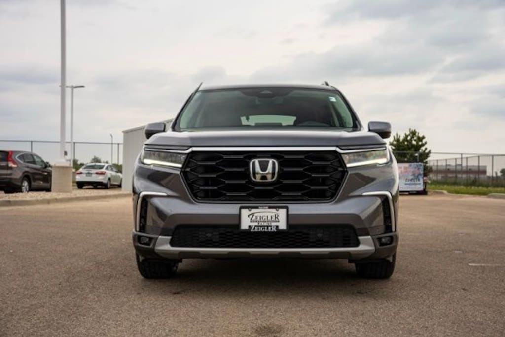 Used 2025 Honda Pilot Touring SUV