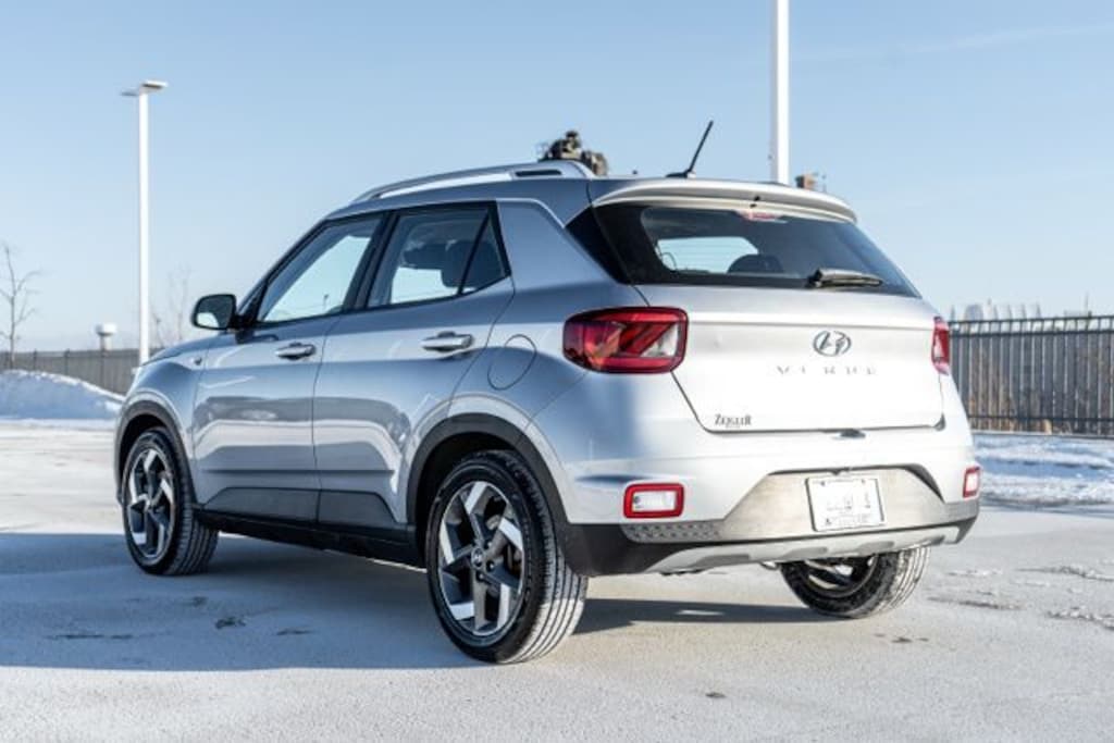 Used 2023 Hyundai Venue SEL SUV