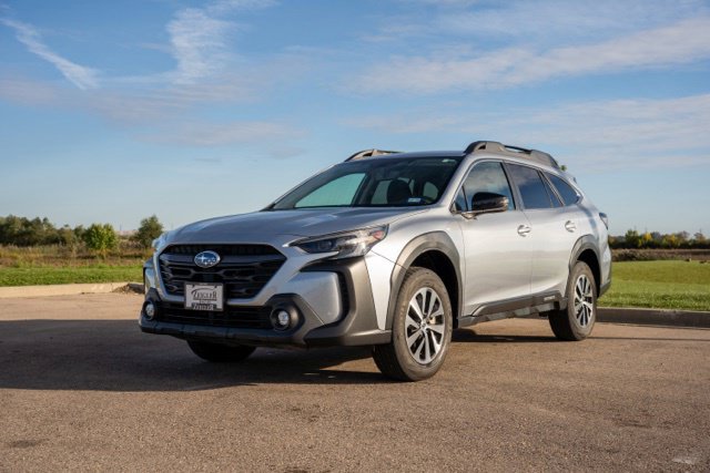 Used 2025 Subaru Outback Premium SUV