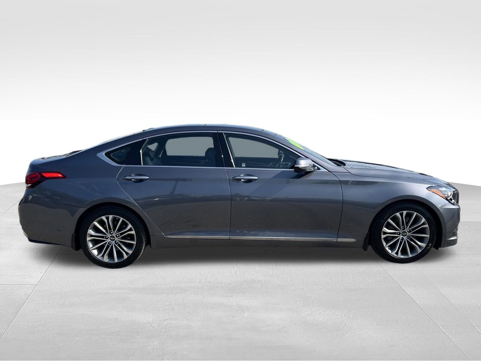 2016 Hyundai Genesis 3.8 AWD photo 4