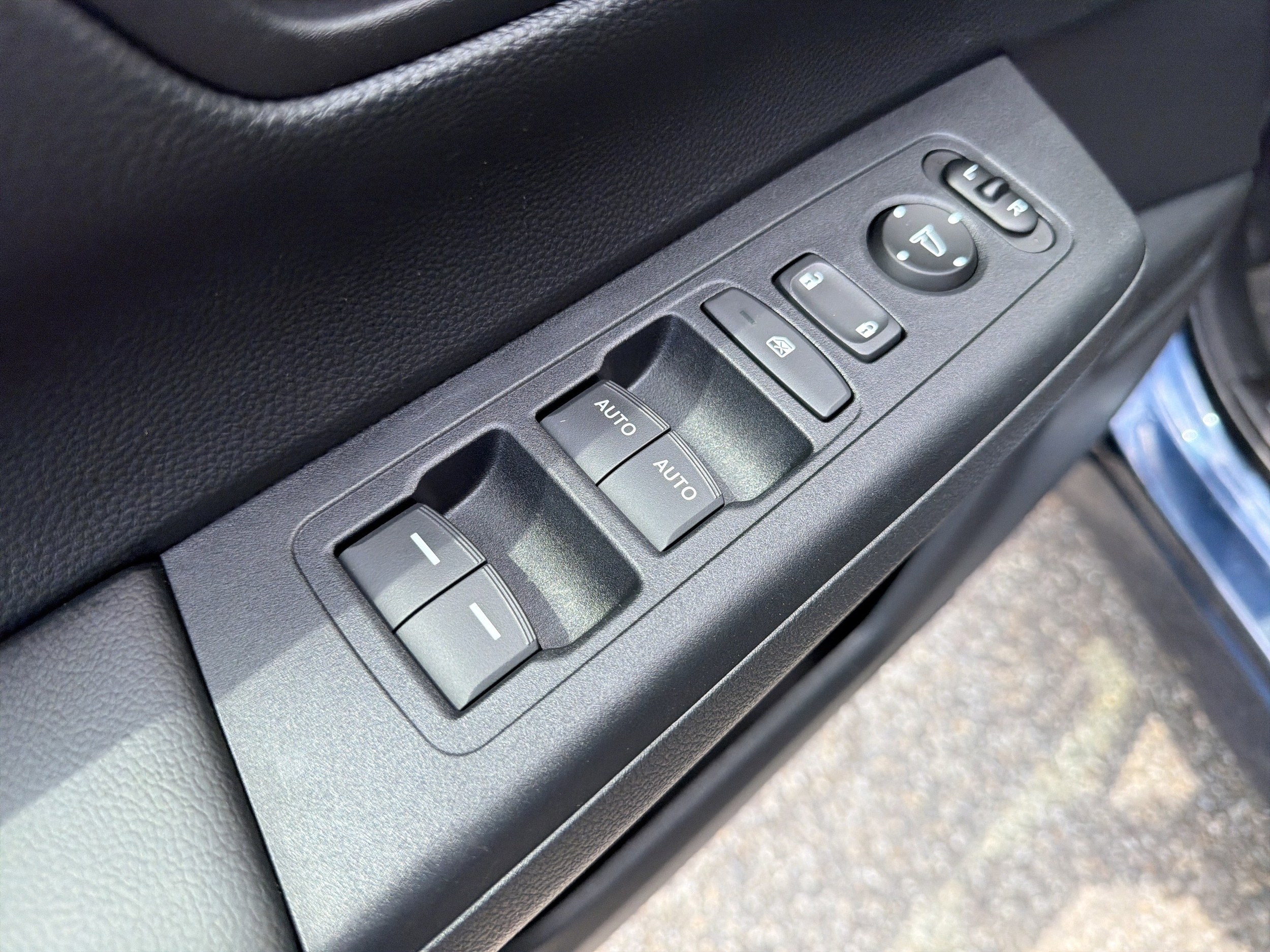 2025 Honda CR-V EX - Photo 16
