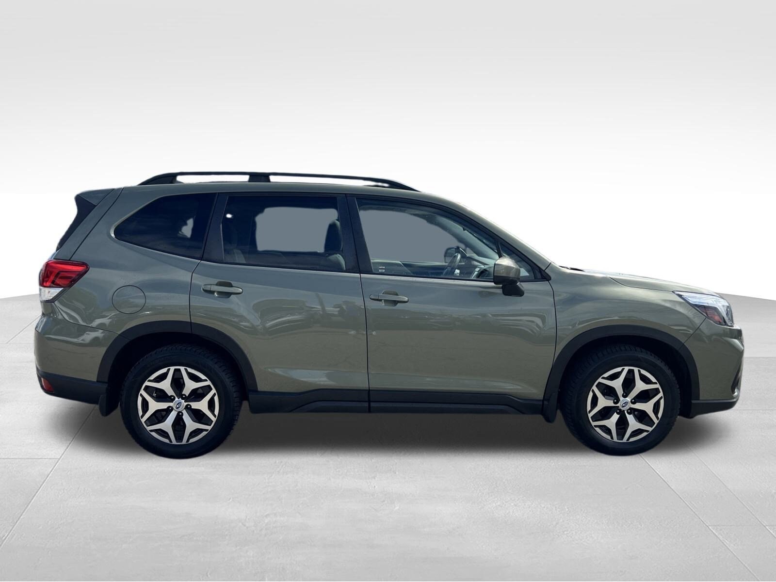 2021 Subaru Forester Premium photo 3