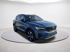 2025 Volvo XC40 Plus Dark Theme B5 AWD Plus Dark Theme