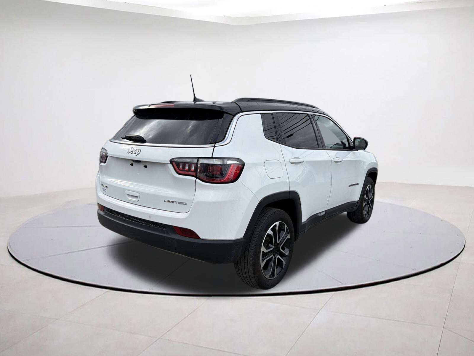 2024 Jeep Compass Limited photo 3