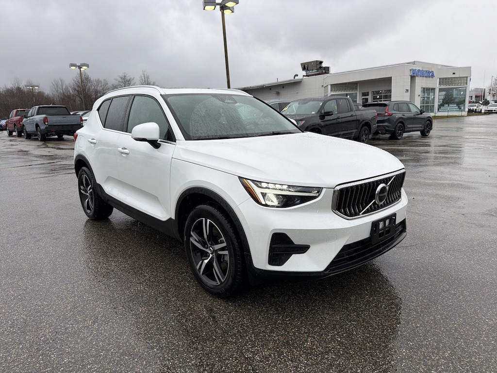Used 2025 Volvo XC40 Core Bright Theme B5 AWD Core Bright Theme