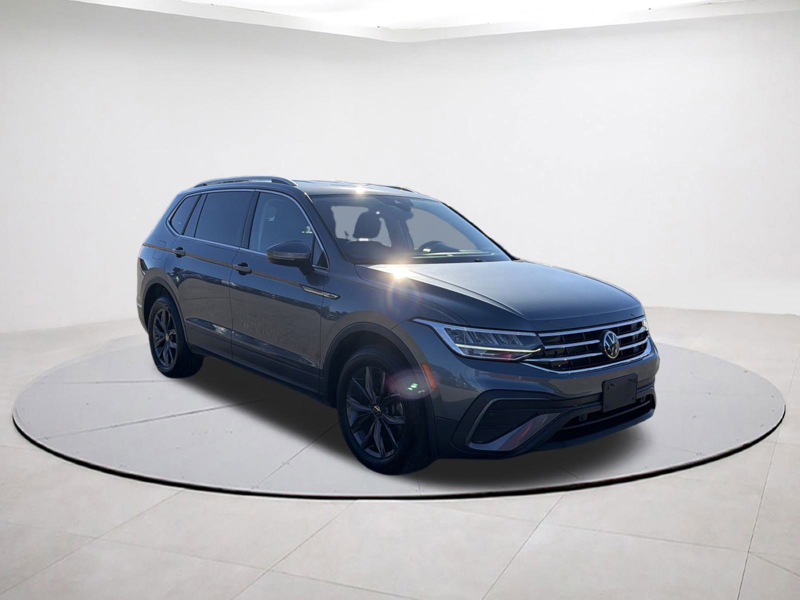 2022 Volkswagen Tiguan SE photo 3