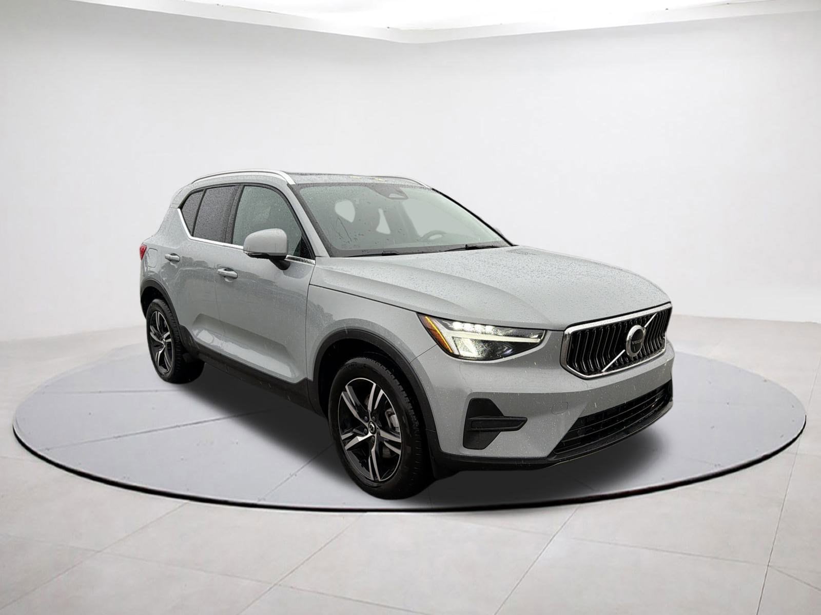 2025 Volvo XC40 B5 AWD Core Bright Theme 