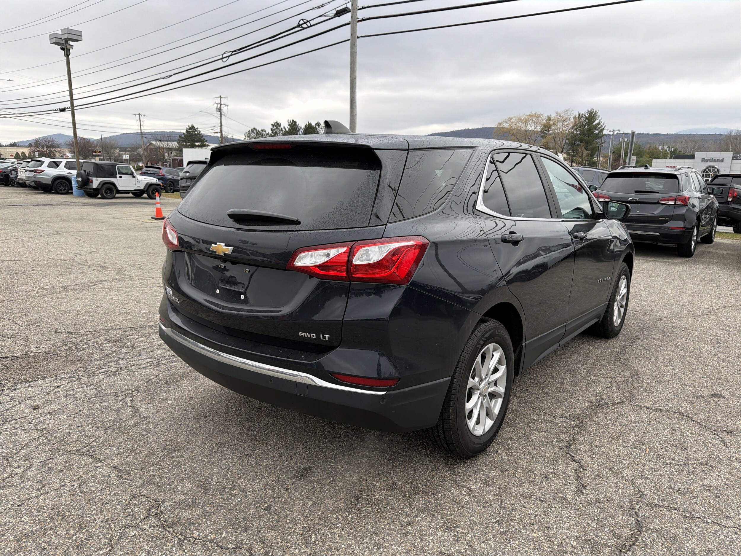 2021 Chevrolet Equinox LT photo 3