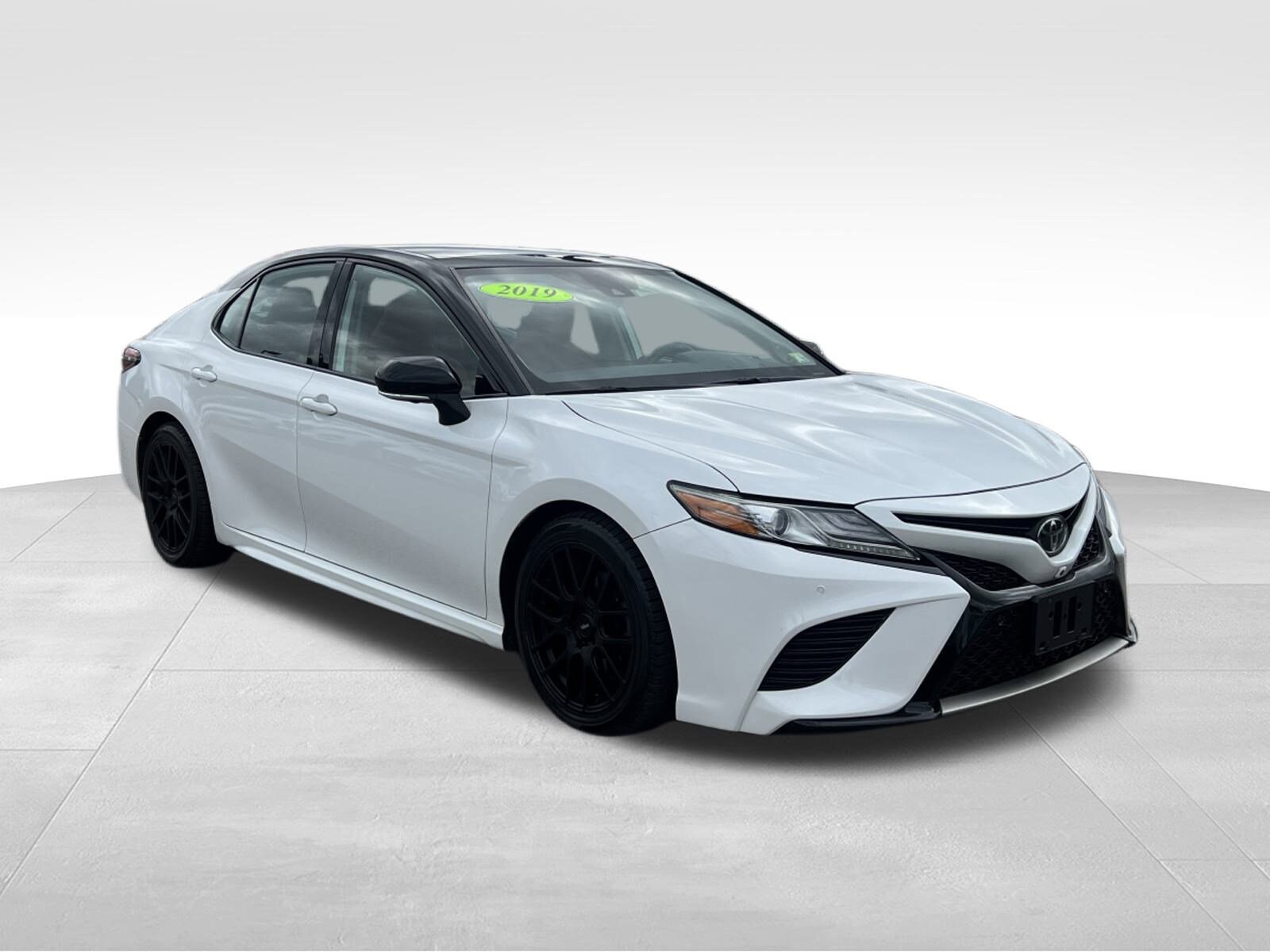 2019 Toyota Camry XSE V6 photo 3