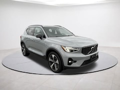 2025 Volvo XC40 Plus Dark Theme B5 AWD Plus Dark Theme
