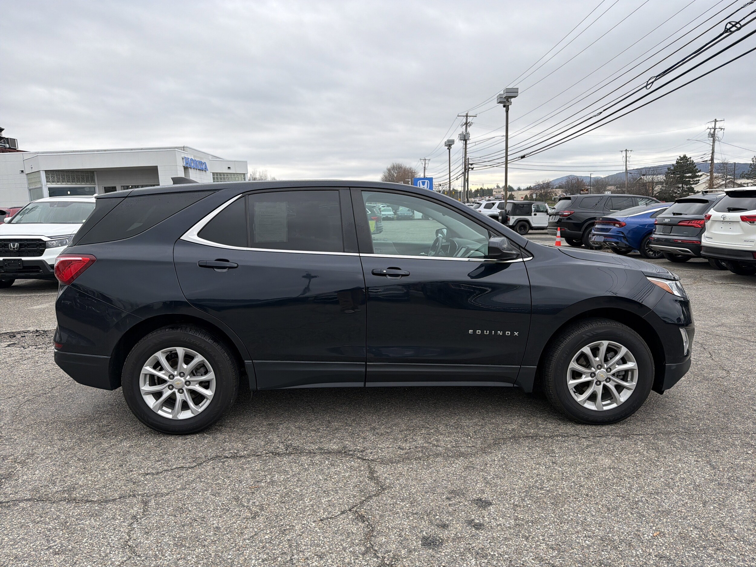2021 Chevrolet Equinox LT photo 2