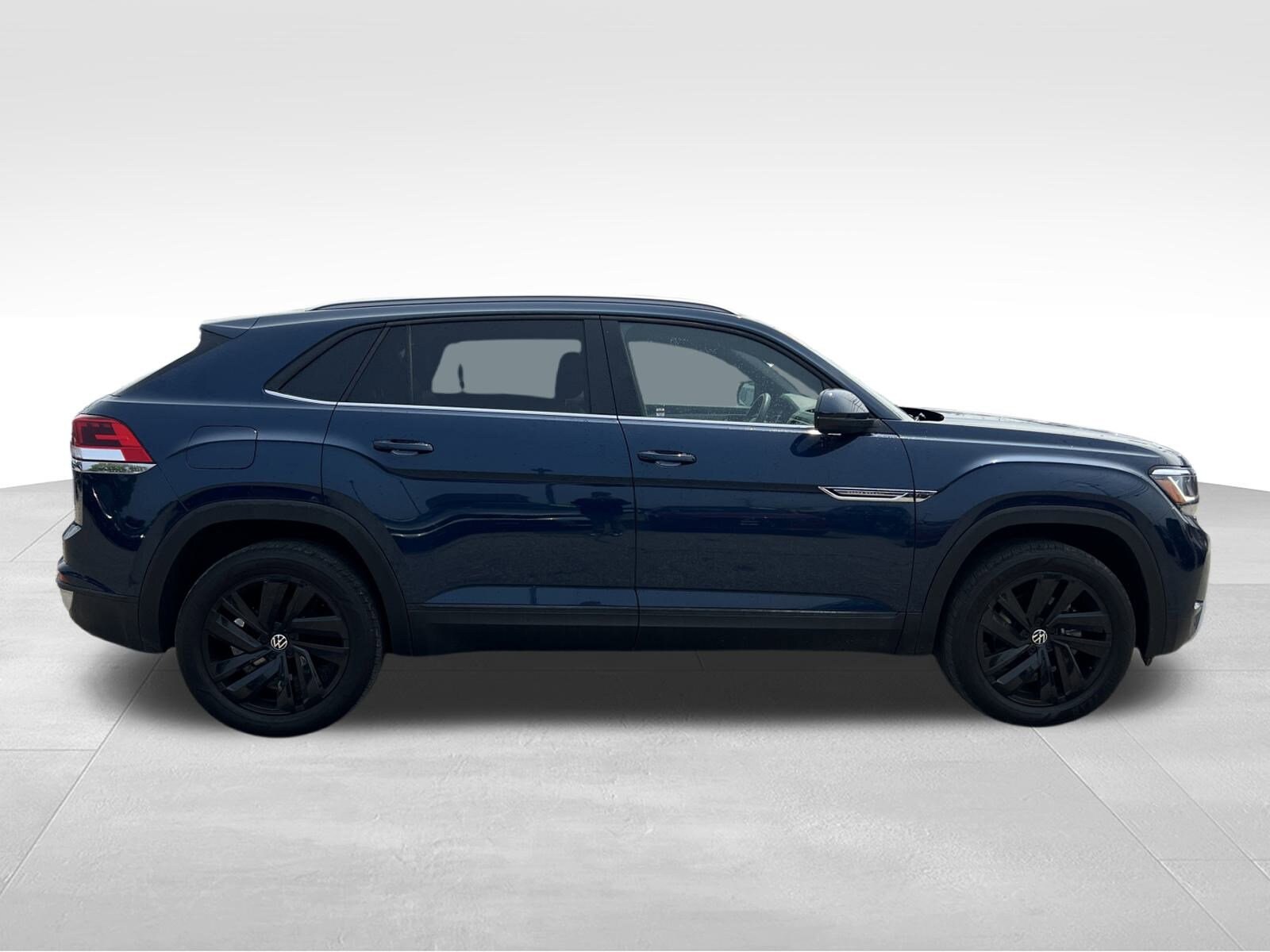 2022 Volkswagen Atlas Cross Sport SE Technology photo 4