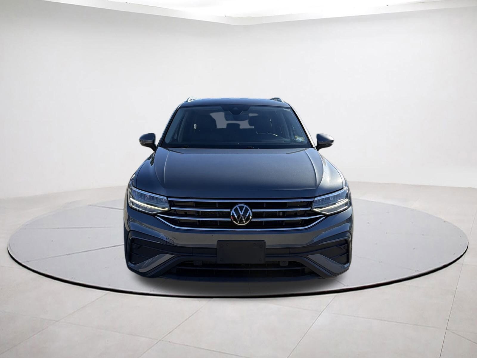 2022 Volkswagen Tiguan SE photo 2