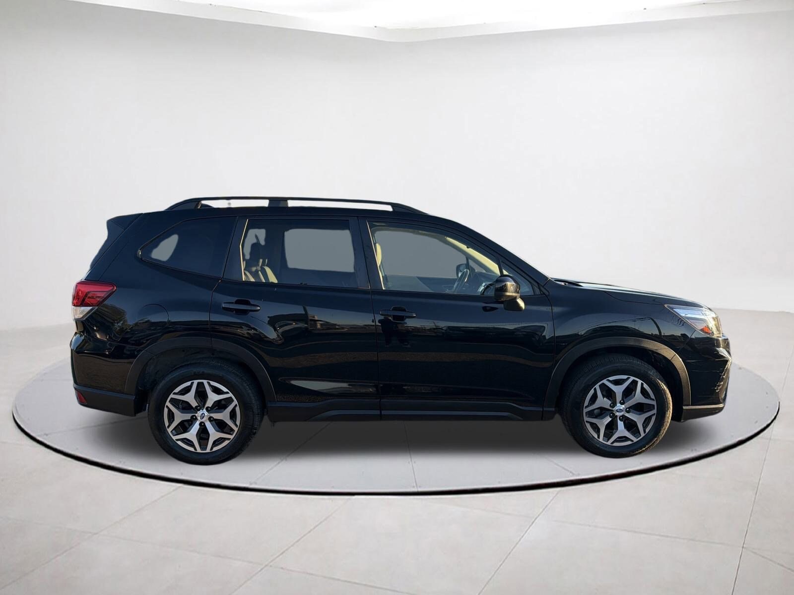 2019 Subaru Forester 2.5i Premium photo 3