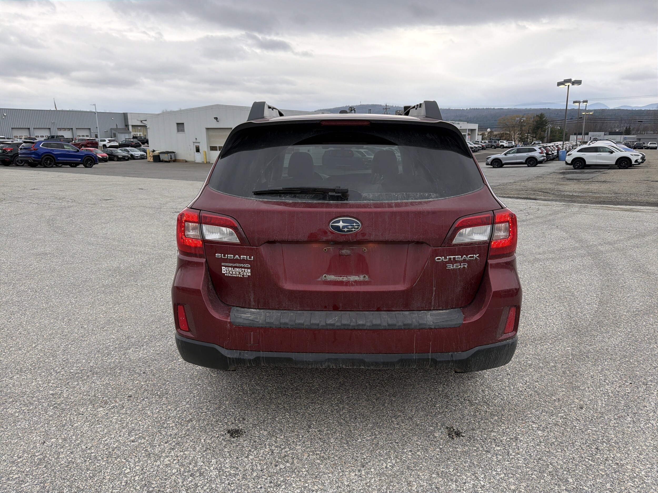 2015 Subaru Outback 3.6R Limited photo 3