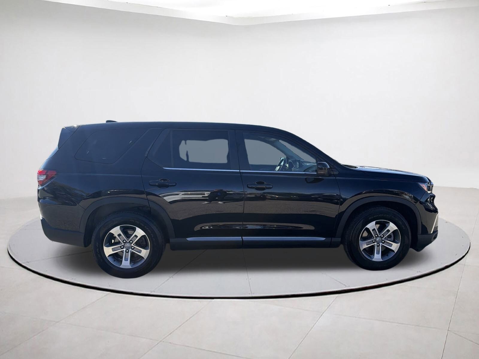 2024 Honda Pilot EX-L photo 2