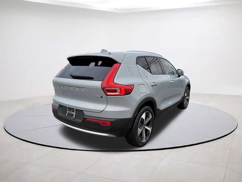 Used 2025 Volvo XC40 Plus Bright Theme B5 AWD Plus Bright Theme