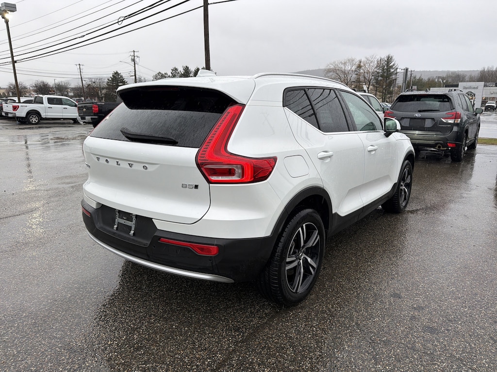 Used 2025 Volvo XC40 Core Bright Theme B5 AWD Core Bright Theme