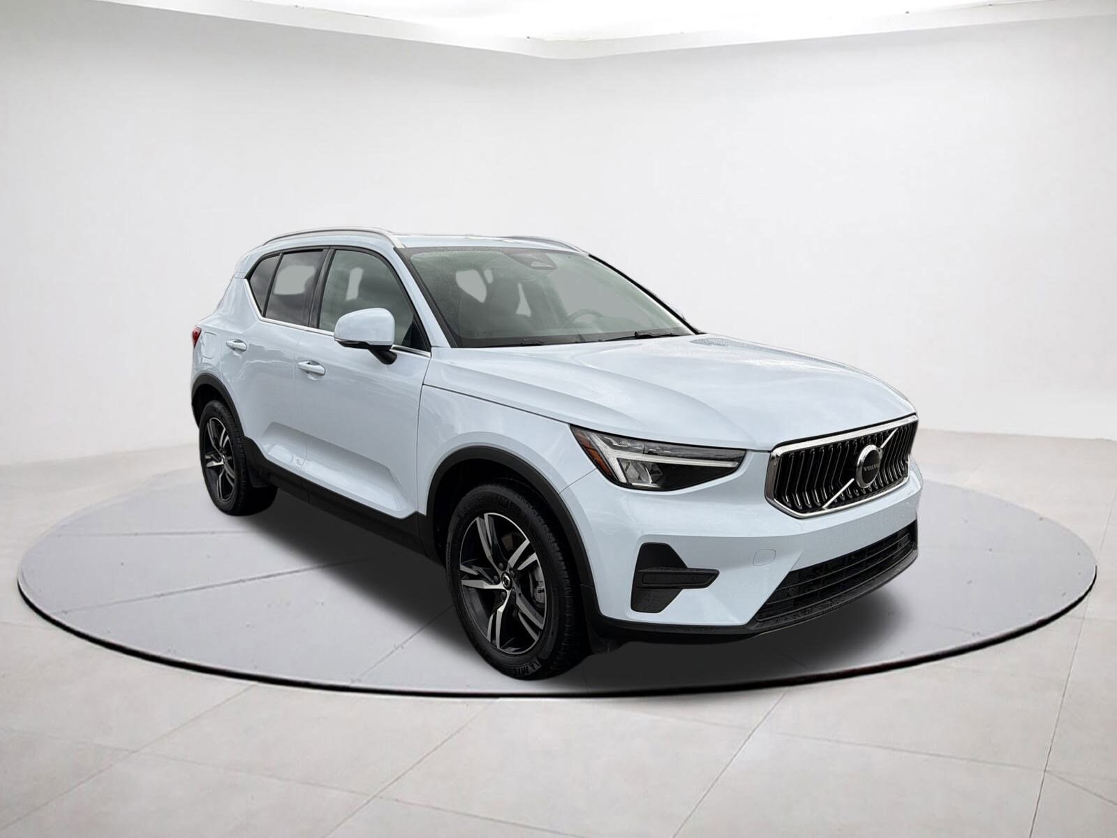 2025 Volvo XC40 B5 AWD Core Bright Theme 