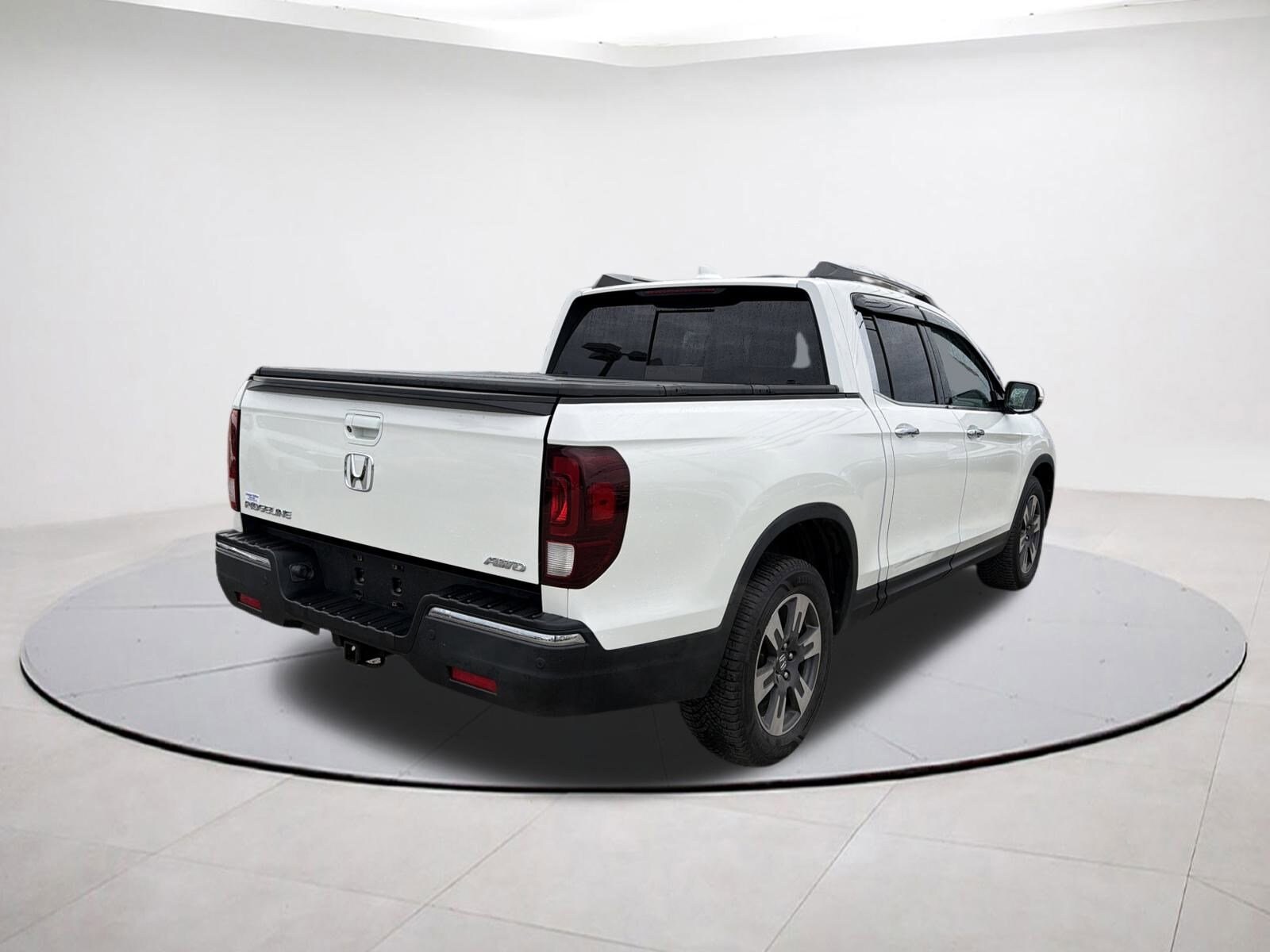 2018 Honda Ridgeline RTL-E photo 2